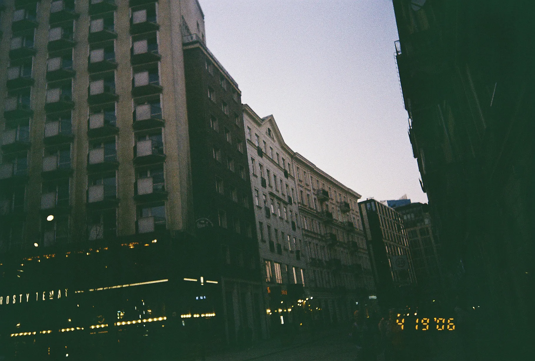 curled street